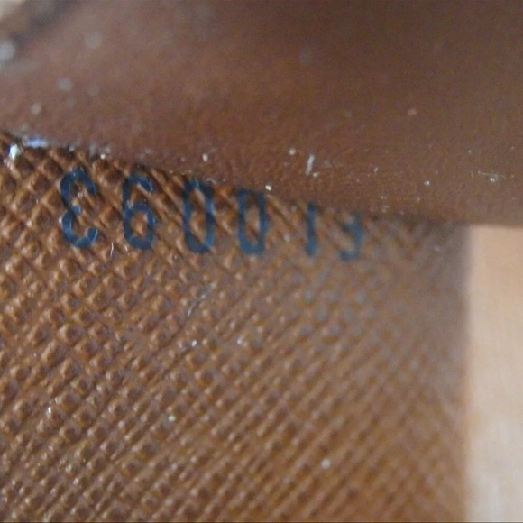 AUTH LOUIS VUITTON Key Holder - Picture 11 of 12